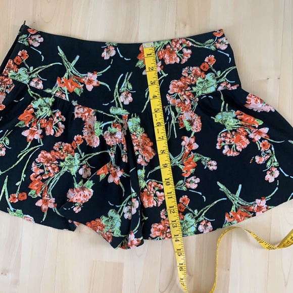 Band Of Gypsies Floral Print Shorts - Picture 6 of 9